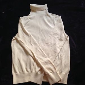 🍂☃️2 for $15!☃️🍂Off White Turtle Neck